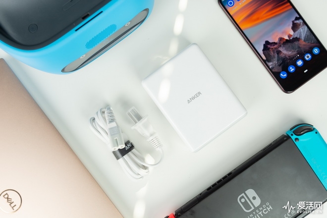 Anker PowerPort Atom DP4充电回春术 没有它不能Carry的