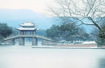 雪中西湖宛如泼墨山水画 西湖下雪真的太美了