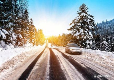 驾车通过积雪成冰的路面，哪种做法更安全 12